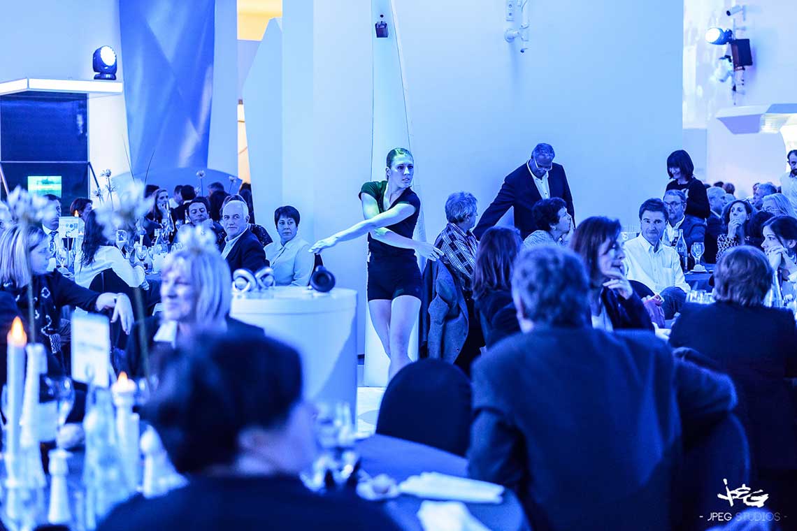 soirée futur, drone, méduse, sablier, VJ DJ, blanc, bleu, ballet, Malandain, Biarritz, lumière, surprise, évènement professionnel
